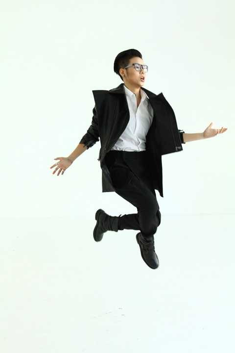 Để chuẩn bị cho sản phẩm mới của mình, Vũ Cát Tường đã vừa tung ra những hình ảnh hậu trường mới nhất của mình.