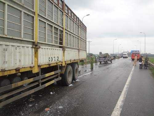 Tài xế xe tải say rượu, 16 người bị thương