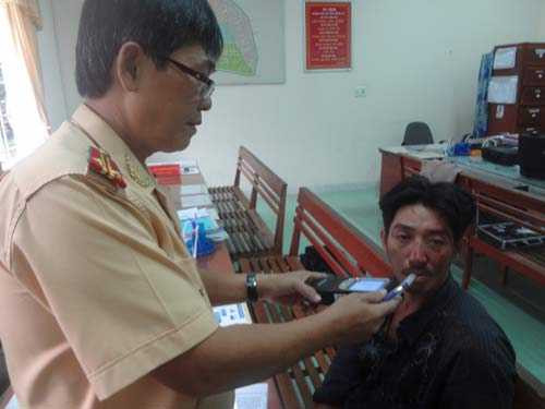 Tài xế xe tải say rượu, 16 người bị thương