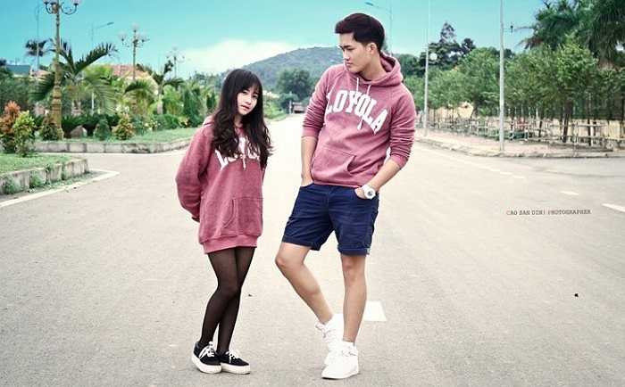 Khôi và Quyên quen nhau từ khi còn nhỏ do nhà ở cạnh. Cả hai có những năm tháng học chung, ngồi cùng bàn từ lớp 5 đến suốt những năm cấp 2, và cấp 3. 'Tuy nhiên, hồi ấy, Quyên chăm chỉ, ham học, còn mình thì rất mải chơi nên cả 2 cũng chỉ là bạn bè, cũng chưa từng nghĩ sẽ yêu nhau' - Khôi chia sẻ.