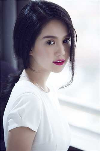 Ngọc Trinh khoe vẻ đẹp mong manh không một chút tì vết trong bộ ảnh mới.