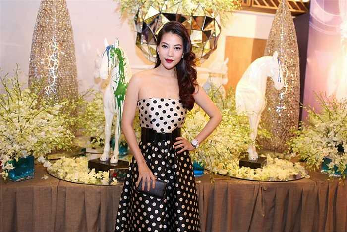 Nhan sắc khác lạ của Trương Ngọc Ánh.