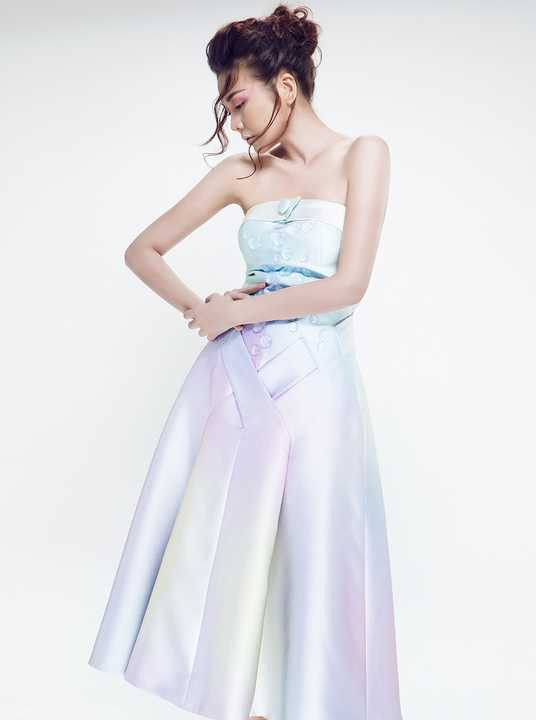 Thanh Hằng gợi cảm quyến rũ