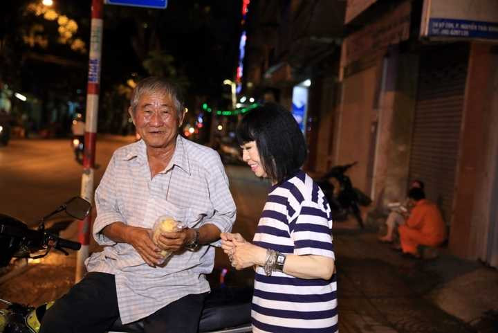 Danh ca Bạch Yến với người nghèo