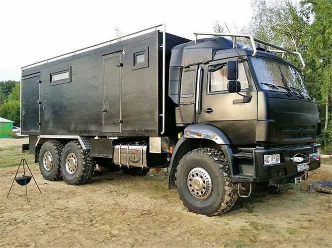 Kamaz là dòng xe tải huyền thoại của Nga do nhà máy ô tô Maz chế tạo. Chiếc xe trở thành xe tải đa dụng bậc nhất thế giới, được sử dụng vào nhiều mục đích ở rất nhiều quốc gia.