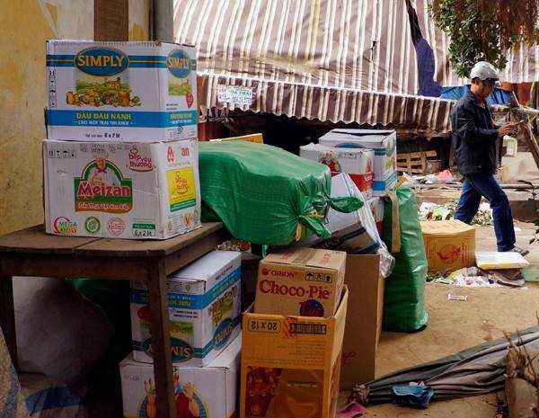 Hà Nội: Chợ Nhật Tân bốc cháy dữ dội