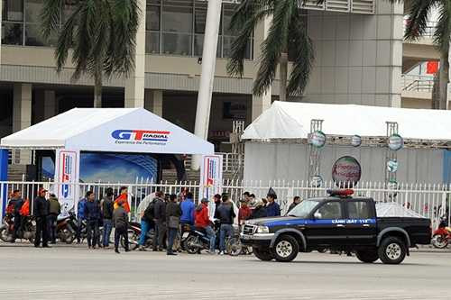 Vé Việt Nam vs Malaysia: 'Đồng nghiệp' bị bắt, phe vé cảnh giác cao độ