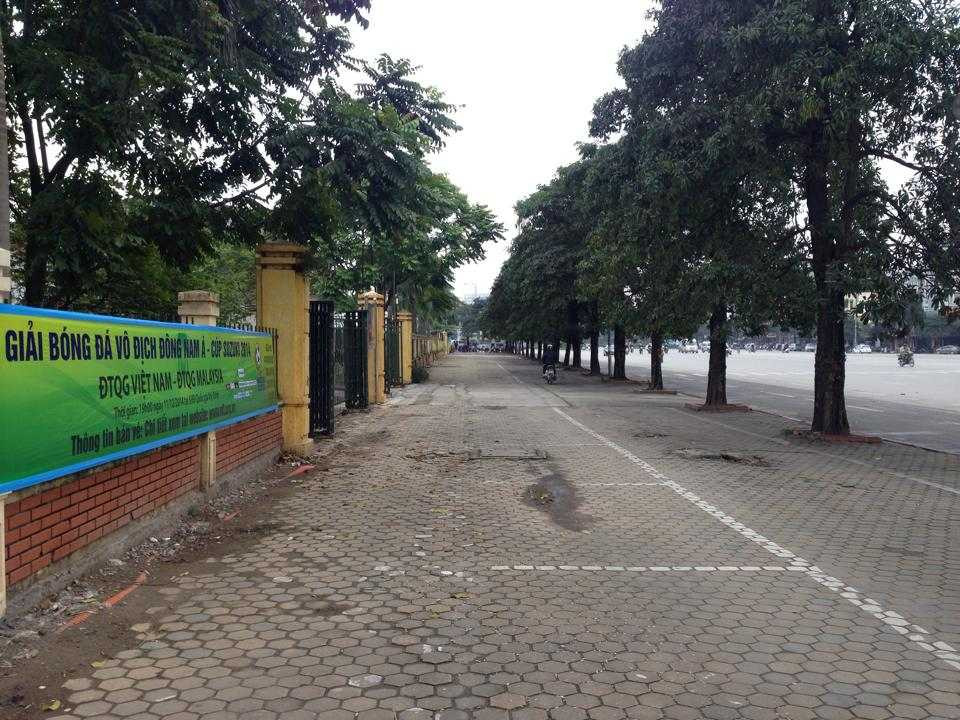 Khu vực cổng Liên đoàn bóng đá VN