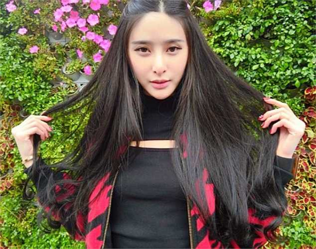 Juwei Teoh - 265.000 người theo dõi: Juwei Teoh hiện là người mẫu khá có tiếng tại Malaysia. Juwei thường chia sẻ những hình ảnh trên trang cá nhân đi rất nhiều nơi để trình diễn thời trang.