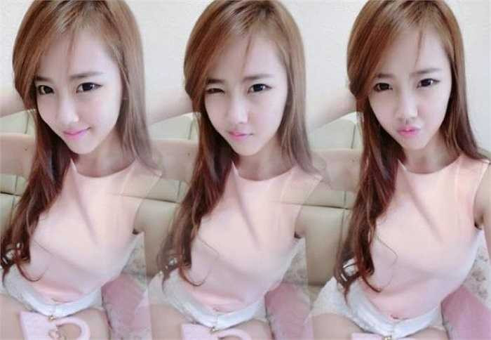 Qien Lan - 32.000 người theo dõi: Cũng giống như những cô gái khác trong danh sách này, Qien cũng có vẻ ngoài bắt mắt, khiến dân mạng chú ý. Thực tế, Qien rất xinh đẹp, dịu dàng, trắng trẻo và có thân hình mảnh dẻ.