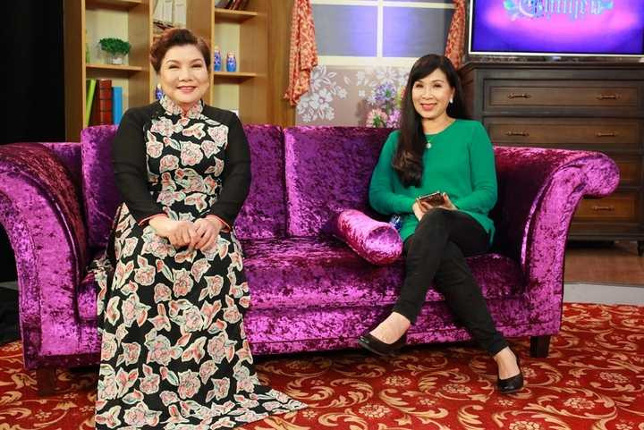 Chuyên gia tâm lý Lý Thị Mai cùng NSƯT Kim Xuân.