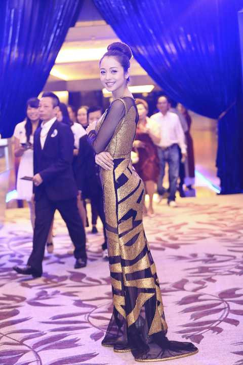 Jennifer Phạm quyến rũ