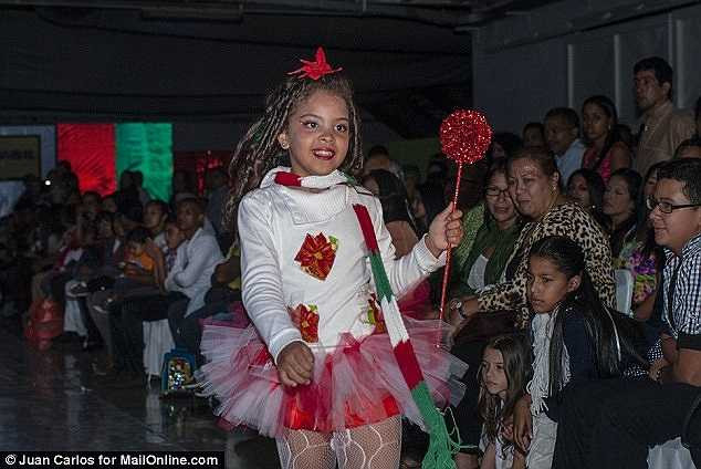 Một học viên nhí đang trình diễn trong sự kiện mừng kỷ niệm 25 năm thành lập của học viện. 