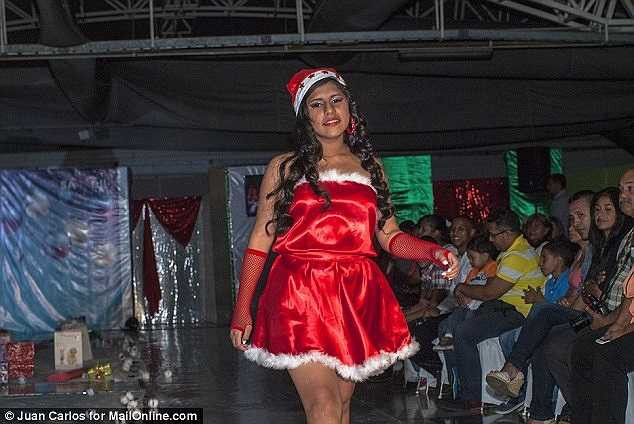 Nữ sinh 15 tuổi Yorlelys Mero, người được yêu cầu phải sửa lại mũi, mong muốn trở thành hoa hậu Venezuela trong tương lai. 