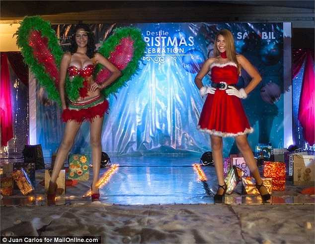 Cũng theo ông Velasquez, độ tuổi trung bình mà các cô gái tại đây trải qua ca phẫu thuật ngực là 16. Để trở thành hoa hậu, họ phải sở hữu một bộ ngực vừa phải, không quá lớn và cũng không quá nhỏ.