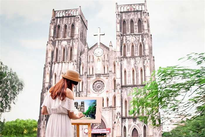 Đó là những sớm mai, dạo quanh Hồ Hoàn Kiếm, lặng ngắm tháp Rùa sừng sững đã trăm năm. Đó còn là cảm giác bình yên giữa dòng người tấp nập, chìm đắm trong chất cổ điển Tây phương của Nhà hát lớn, Nhà thờ Phố cổ…giữa lòng mảnh đất Thăng Long nghìn năm văn hiến.