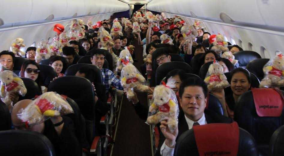 Những hành khách đầu tiên trên chuyến bay khai trương