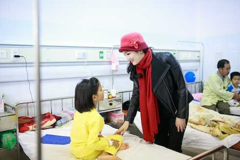 Giáng Mi từ thiện