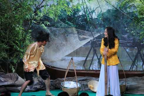 Ngọc Lan ứng biến với ‘trai làng’ Trấn Thành