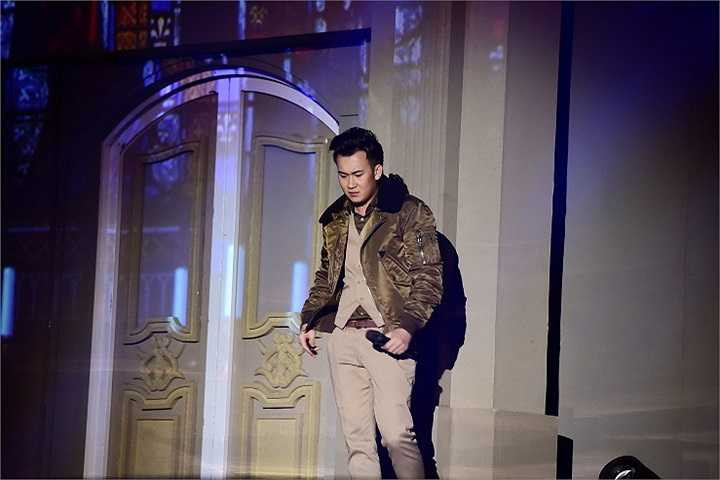 Trong đó, ca khúc Con đường xưa em đi vừa mới được cấp phép và Mr Đàm là người đầu tiên được phép sử dụng và hát trong Liveshow Thương hoài ngàn năm 2.