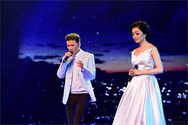 Phạm Thu Hà đã mang đến một không khí mới khi lần đầu tiên mang danh một ca sỹ dòng cổ điển thể hiện một ca khúc Bolero, cô song ca cùng Mr Đàm ca khúc Hẹn hò. 