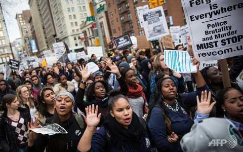 Người dân Mỹ biểu tình ở nhiều nơi trên cả nước