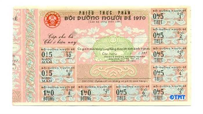 Năm 1970, mỗi phụ nữ khi sinh được Nhà nước ưu tiên phân phối 1 lít nước mắm, 2 kg đường và 3 kg thịt. Tuy nhiên, mỗi tháng sau khi sinh, họ chỉ được cấp một loại thực phẩm với số lượng theo đúng quy định. Đây là phiếu bồi dưỡng dành cho cán bộ công nhân viên sinh con. 