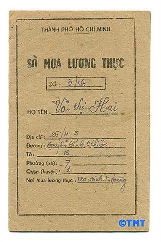 Ở nước ta dưới thời bao cấp 'Sổ gạo' tên gọi đầy đủ là 'Sổ mua lương thực', được cấp cho hộ gia đình (ở thành phố có hộ khẩu thường trú) hoặc ở nông thôn chỉ cho các thành viên làm trong khu vực nhà nước (dù cùng có hộ khẩu thường trú), các thành viên sản xuất nông nghiệp, dịch vụ không có tên trong sổ gạo. Đây là cuốn sổ rất quan trọng để mua lương thực mà gia đình nào cũng phải có thời bao cấp. Vì vậy, mới có câu 'mặt nghệt buồn thiu như mất sổ gạo'. 