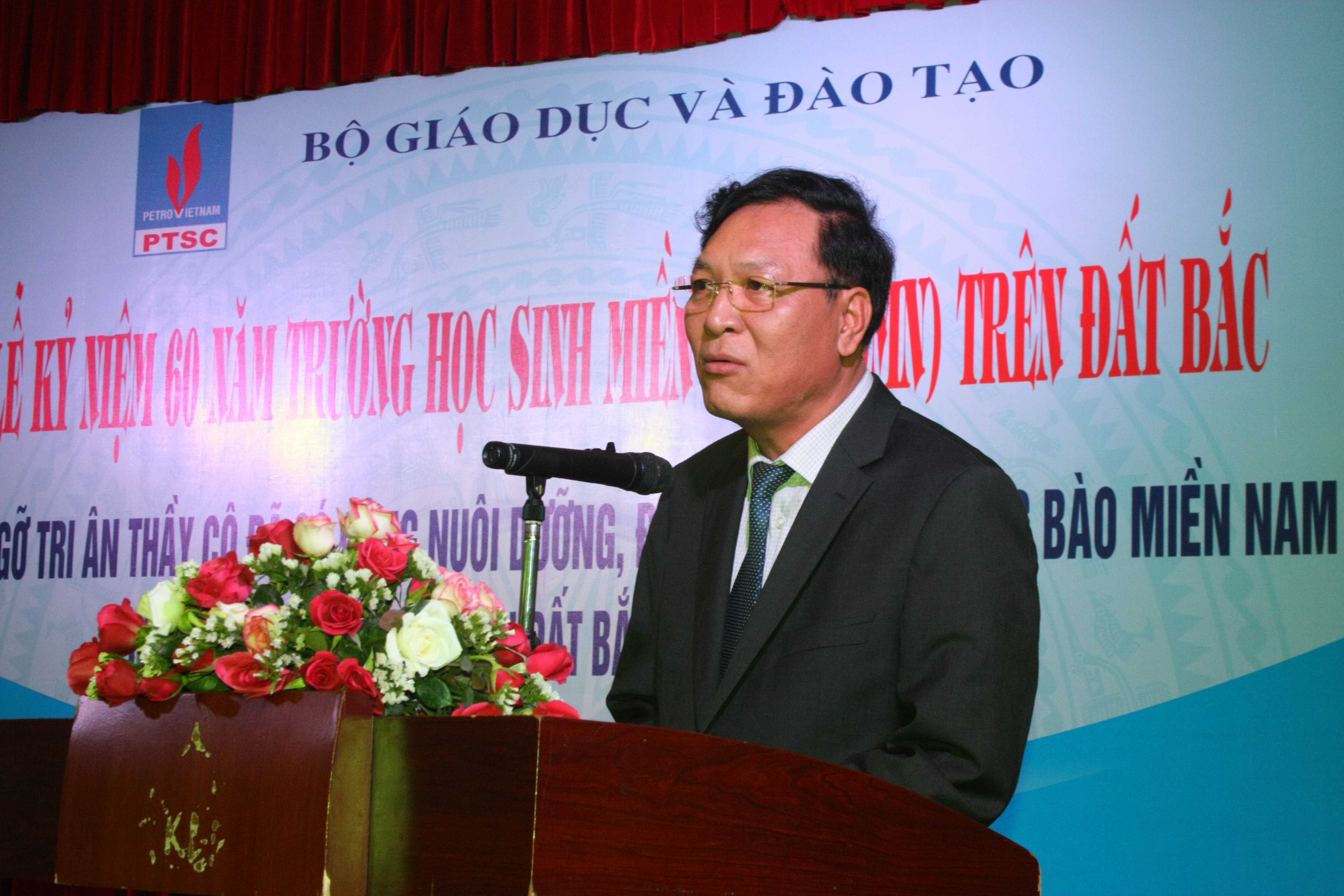 các trường học sinh miền Nam trên đất Bắc