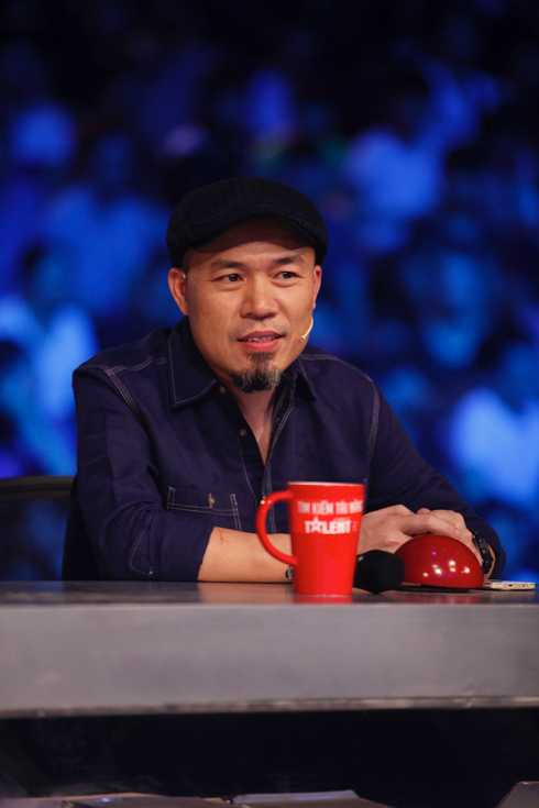 Huy Tuấn đổ gục vì thí sinh nhảy belly dance