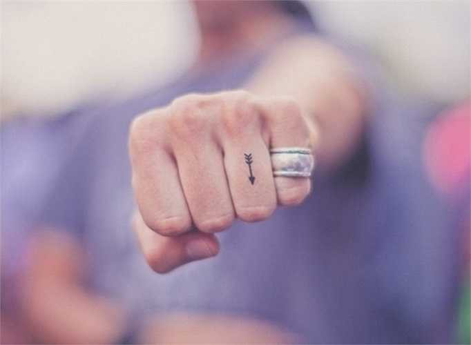 Xăm tí hon: Kiểu xăm này thường được các cô gái yêu thích. Những hình xăm nhỏ dạng này có thể phù hợp với bất kỳ vị trí nào trên cơ thể, đáp ứng sở thích xăm hình mà không quá lộ liễu, thô kệch.