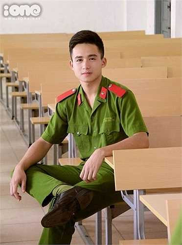 Trung Hiếu chọn ngành này do từ bé đã rất thích được mặc bộ đồng phục Công an.