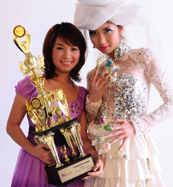 nổi tiếng nhờ làm móng tay chân