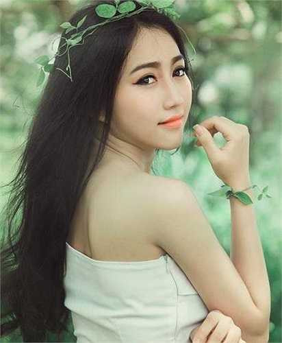 Tuy nhiên, Loan cũng không dám nhận là bản sao của Hoa hậu Thu Thảo và luôn xem cô ấy là hình tượng để phấn đấu