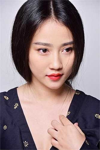 Ngoài ra, 9X cũng đạt một số giải thưởng như: Gương mặt đẹp tại cuộc Ngôi sao thời trang 2013, giải nhất cuộc thi Duyên dáng áo dài và hoa 2014. 