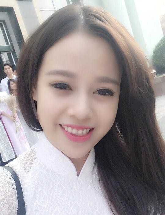 9X trong buổi chụp hình kỷ yếu với các bạn cùng lớp ĐH mới đây.