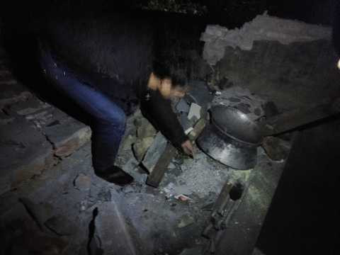 Pháo nổ như bom, nam thanh niên nguy kịch