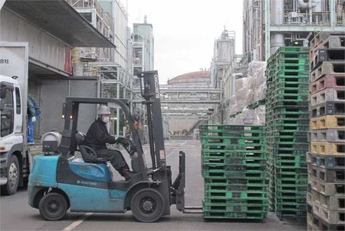 Cũng theo bà Toshiko Ito, mỗi năm nhà máy xử lý được 680.000 tấn chai nhựa. Dù chi phí thu mua thấp nhưng bà từ chối trả lời mức doanh thu và lợi nhuận vì đây là 'bí mật kinh doanh'.