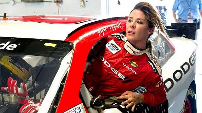 Maryeve Dufault là cái tên được săn đón nhiều nhất trên các tạp chí và các show truyền hình về tốc độ và xe. Thành tích cao nhất của cô là xếp thứ hạng 16 trên bảng xếp hạng thành tích cá nhân các tay đua ARCA năm 2011.