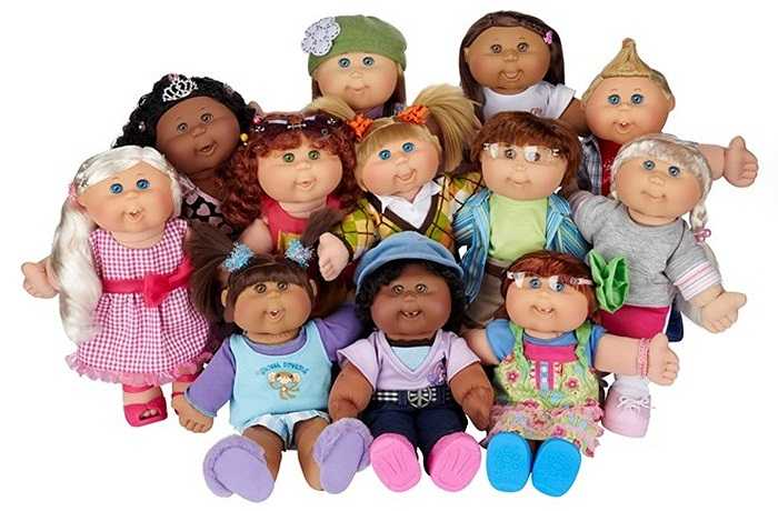 8. Máy điện tử Nintendo NES Cho đến năm 1985, ngành công nghiệp trò chơi điện tử còn non trẻ vẫn đang trong tình trạng khó khăn. Nhưng tất cả đã thay đổi khi NES ra đời và trở thành máy chơi game cầm tay bán chạy nhất mọi thời đại. Thời bấy giờ, với một hệ thống nhỏ gọn, tương đối mạnh có sẵn những trò phổ biến như Mario hay Zenda, NES đã trở thành một hiện tượng và được nhắc đến như vị cứu tinh, giúp thay đổi cả ngành công nghiệp trò chơi điện tử. Với mức giá ban đầu 199,99 USD