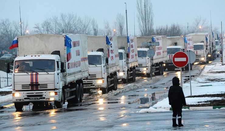 Một đoàn xe nhân đạo của Nga trên đường đến Ukraine
