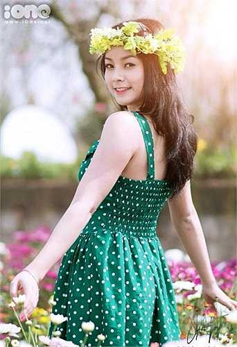 Trước khi được biết đến với hình ảnh cổ động viên nữ cho đội tuyển Việt Nam, cô bạn khá nổi tiếng với vai trò một teen model, diễn viên với nhiều vai diễn gây ấn tượng cho khán giả.