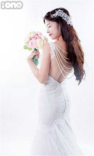 Ngoài việc đóng phim, Lệ Quyên còn tham gia làm teen model, đóng quảng cáo, chụp hình cho các shop thời trang ở Hà Nội. Sinh năm 1992 nhưng cô bạn khiến nhiều người nhầm tưởng là học sinh cấp 3 vì khuôn mặt khá trẻ so với tuổi.