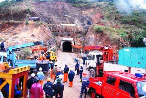 Sập hầm thuỷ điện Đạ Dâng: Nhích từng mũi khoan cứu người