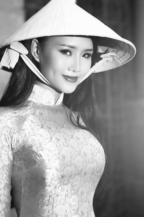 Lâm Thùy Anh hóa thiếu nữ Sài Gòn xưa