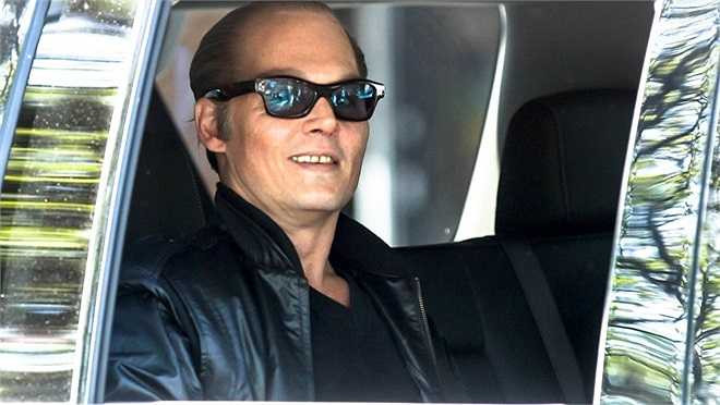 Black Mass (18/9): Sau quãng thời gian không mấy thành công tại phòng vé, Johnny Depp hy vọng sẽ tạo ra được một cú hích cả về doanh thu lẫn giải thưởng điện ảnh với Black Mass. Bộ phim xoay quanh cuộc đời tên gangster huyền thoại người miền Nam Boston là Whitey Bulger do tài tử này thủ vai