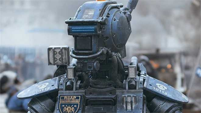Chappie (6/3): Elysium là một thất bại, nhưng không vì thế mà dư luận quên đi tác phẩm đầu tay xuất sắc District 9 của đạo diễn Neil Blomkamp. Chính bởi vậy, bộ phim tiếp theo của anh mang tên chính chú robot Chappie vẫn nhận được nhiều sự quan tâm. 