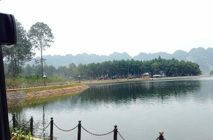 Cùng với đó là thu hút đầu tư phát triển các khu, điểm du lịch quan trọng như: khu du lịch rừng thông Bản Áng; khu du lịch thác Dải Yếm; trung tâm thương mại cửa khẩu Lóng Sập; khu du lịch Ngũ động Bản Ôn; khu du lịch sinh thái rừng Pó Cốp; khu du lịch sinh thái rừng đặc dụng Xuân Nha…