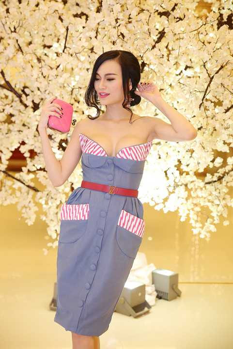 Cao Thuỳ Linh quyến rũ