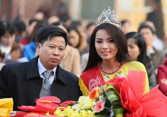 Kể từ sau khi đăng quang, với lối trang điểm nhẹ nhàng, phù hợp, Kỳ Duyên đang ngày càng tỏa sáng.